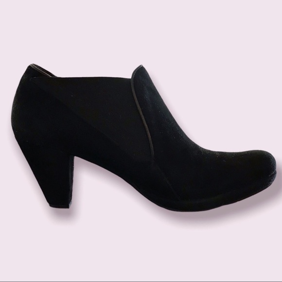 Pas de Rouge Microfiber Suede Slip On Ankle Boots - Picture 6 of 16